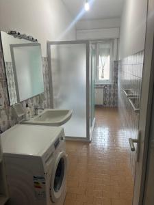 Gallery image of La Milonga 2 - AFFITO CAMERE - Habitacion - Baño y Cocina Compartida in Genova