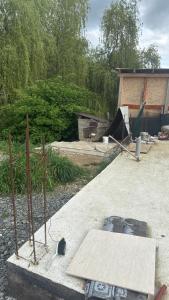 a house is being constructed with a concrete slab at Pensiunea Adriana in Tulcea