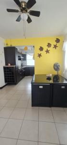 Η κουζίνα ή μικρή κουζίνα στο Casa vacacional Playa Herradura