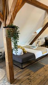 Ένα ή περισσότερα κρεβάτια σε δωμάτιο στο Black Billard l Loft für 2-5 Personen l Wohlfühlen in Altstadtnähe