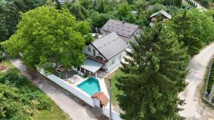 Bazén v ubytování Amynatur nebo v jeho okolí