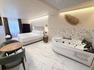 Double Room with Spa Bath