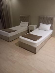 two beds sitting next to each other in a room at لؤلؤة الرياض in Riyadh