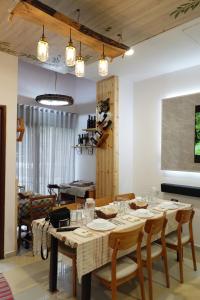 Χώρος καθιστικού στο Dardha INN