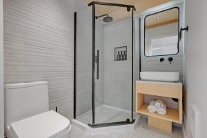a bathroom with a shower and a toilet and a sink at Rockway Motel in Saint-Rémi-dʼAmherst +34 photos