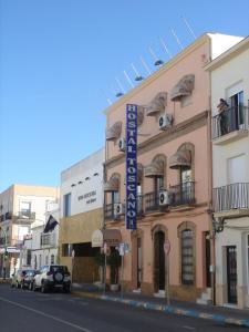 Edificio en el que se encuentra el hostal o pensión