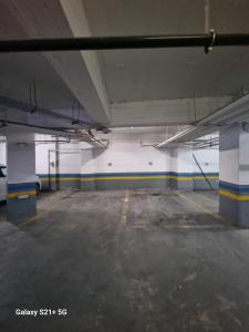 an empty parking lot in a parking garage at chez-moi sfax in Sfax