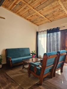 Posezení v ubytování ilika Resort, Pauri