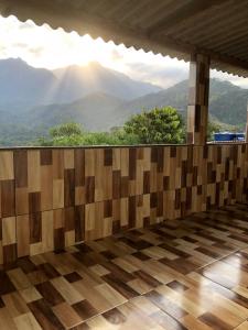 a room with a view of a mountain at vista do céu in Penedo