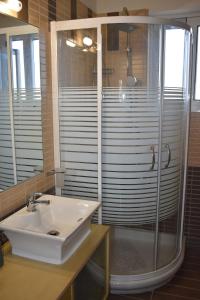 Ένα μπάνιο στο Chalou Stay - Comfort Near Airport +16 φωτογραφίες