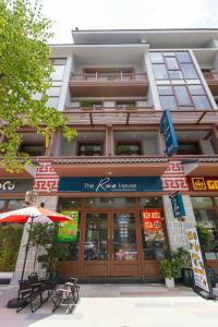 a building with a kzai house with an umbrella at Rose house San hô 1 K-Town 13 in Ðình Loan