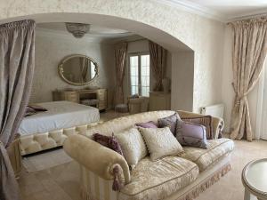 Ένα ή περισσότερα κρεβάτια σε δωμάτιο στο Villa Gloria Nouvel Hôte +12 φωτογραφίες