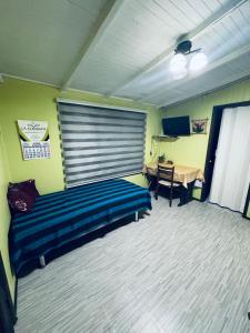 a bedroom with a bed and a desk in it at Departamento interior amoblado 2 personas in Temuco