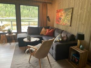 Χώρος καθιστικού στο Peaceful lakefront cabin +21 φωτογραφίες
