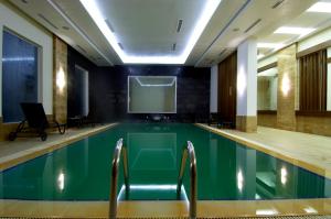 Bazén v ubytování Safran Thermal Resort Sandikli nebo v jeho okolí