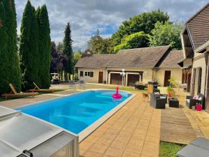 Hồ bơi trong/gần Maison cosy avec piscine à Liffol-le-Grand, 42 m²