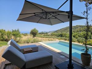 Swimmingpoolen hos eller tæt på Villa Aurora