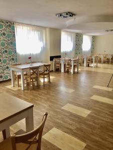 En restaurant eller et andet spisested på Willa Grawit