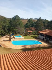 Kolam renang di atau dekat dengan Chacara das Laranjeiras