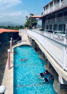 Bazén v ubytování Hotel Vista Verde nebo v jeho okolí
