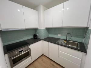 Η κουζίνα ή μικρή κουζίνα στο Design-Apt Köln City mit Beamer