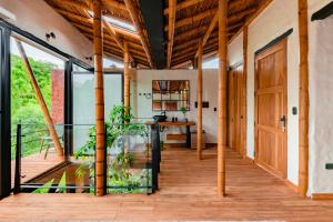 Κήπος έξω από το Kawa Bamboo Retreat