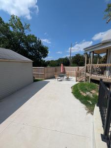 Mynd úr myndasafni af Zoobilee-on Zoo Blvd í Wichita