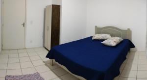 Ένα ή περισσότερα κρεβάτια σε δωμάτιο στο Gravataí Sobrado aconchegante