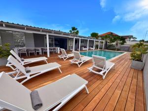 Bazén v ubytování Boutique Hotel & apartments JT Curaçao nebo v jeho okolí