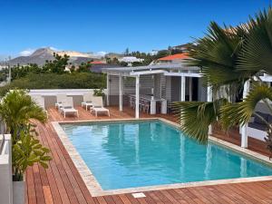 Bazén v ubytování Boutique Hotel & apartments JT Curaçao nebo v jeho okolí
