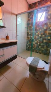 a bathroom with a toilet and a shower at Cantinho do Pequeno Arthur in Lençóis +24 photos