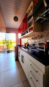 Kuchyň nebo kuchyňský kout v ubytování Cantinho do Pequeno Arthur