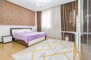 Postel nebo postele na pokoji v ubytování 5 room комнатная apartment in the center of Astana + 20 fotografií
