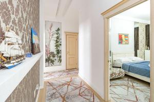 Postel nebo postele na pokoji v ubytování 5 room комнатная apartment in the center of Astana