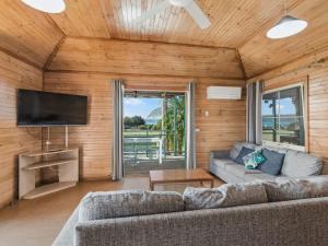 Televisyen dan/atau pusat hiburan di Batemans Bay Marina Resort