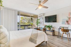 a bedroom with a bed and a ceiling fan at Perfect Studio Condo in Kapalua with Ocean View Unit A18 in Kahana