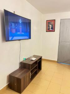 TV a/nebo společenská místnost v ubytování Risa Homes