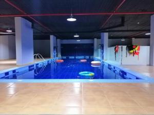 a large swimming pool with three frisbees in it at بوابة الورود للشقق المخدومة - فئة اقتصادي in Taif