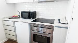 Η κουζίνα ή μικρή κουζίνα στο Bonfim Residence +25 φωτογραφίες