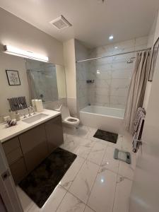 Gallery image of Luxury 2BR w balcony - DTLA!! in Los Angeles