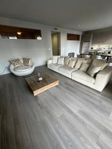 Gallery image of Luxury 2BR w balcony - DTLA!! in Los Angeles
