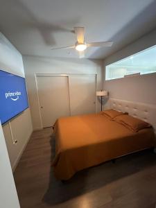 Postel nebo postele na pokoji v ubytování Luxury 2BR w balcony - DTLA!! + 4 fotografie