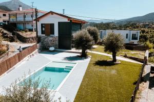 a swimming pool in the yard of a house at Refugio das Poldras-Villa 63 in Mondim de Basto