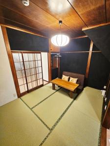Ένα ή περισσότερα κρεβάτια σε δωμάτιο στο Japanese-Tradtional House Max 8 Guest 6-Min Walk from Station Check-out at 12 PM