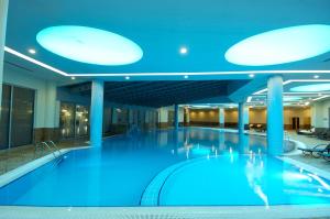 Bazén v ubytování Safran Thermal Resort Sandikli nebo v jeho okolí