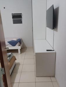 Μια τηλεόραση ή/και κέντρο ψυχαγωγίας στο Dulce Sweet triple room