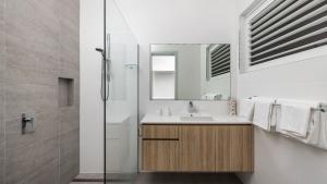 科莱特The Family Tide的相册照片