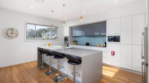 科莱特The Family Tide的相册照片 更多30张照片