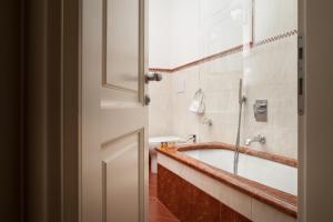 Un baño de Hotel Executive