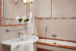 Un baño de Hotel Executive